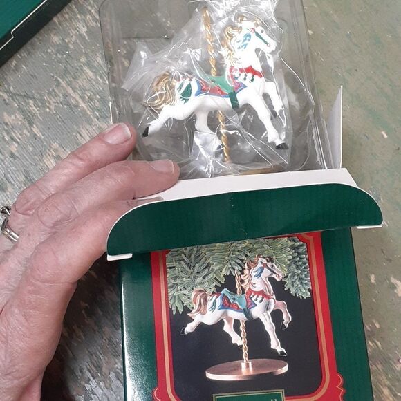 Hallmark -1989 carousel horses and display stand,Complete set of 4 - Picture 9 of 12